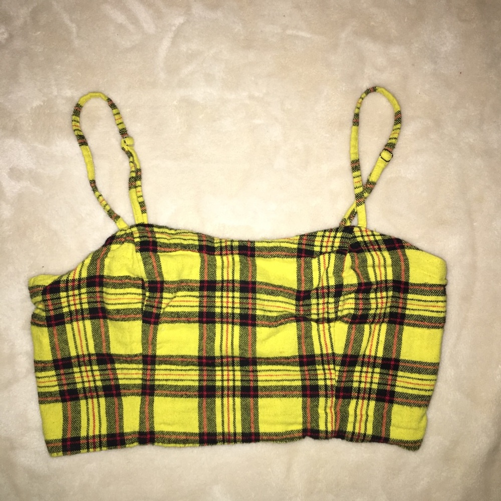 Trendy yellow plaid crop top